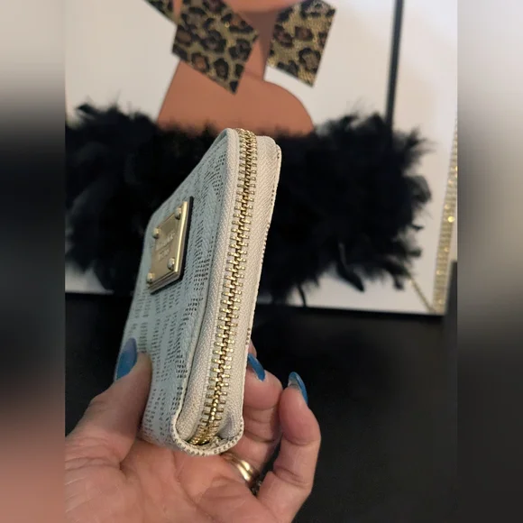 Michael Kors NWOT Signature Jet Set Leather Zip Around Multi Functional Wallet - Picture 7 of 9